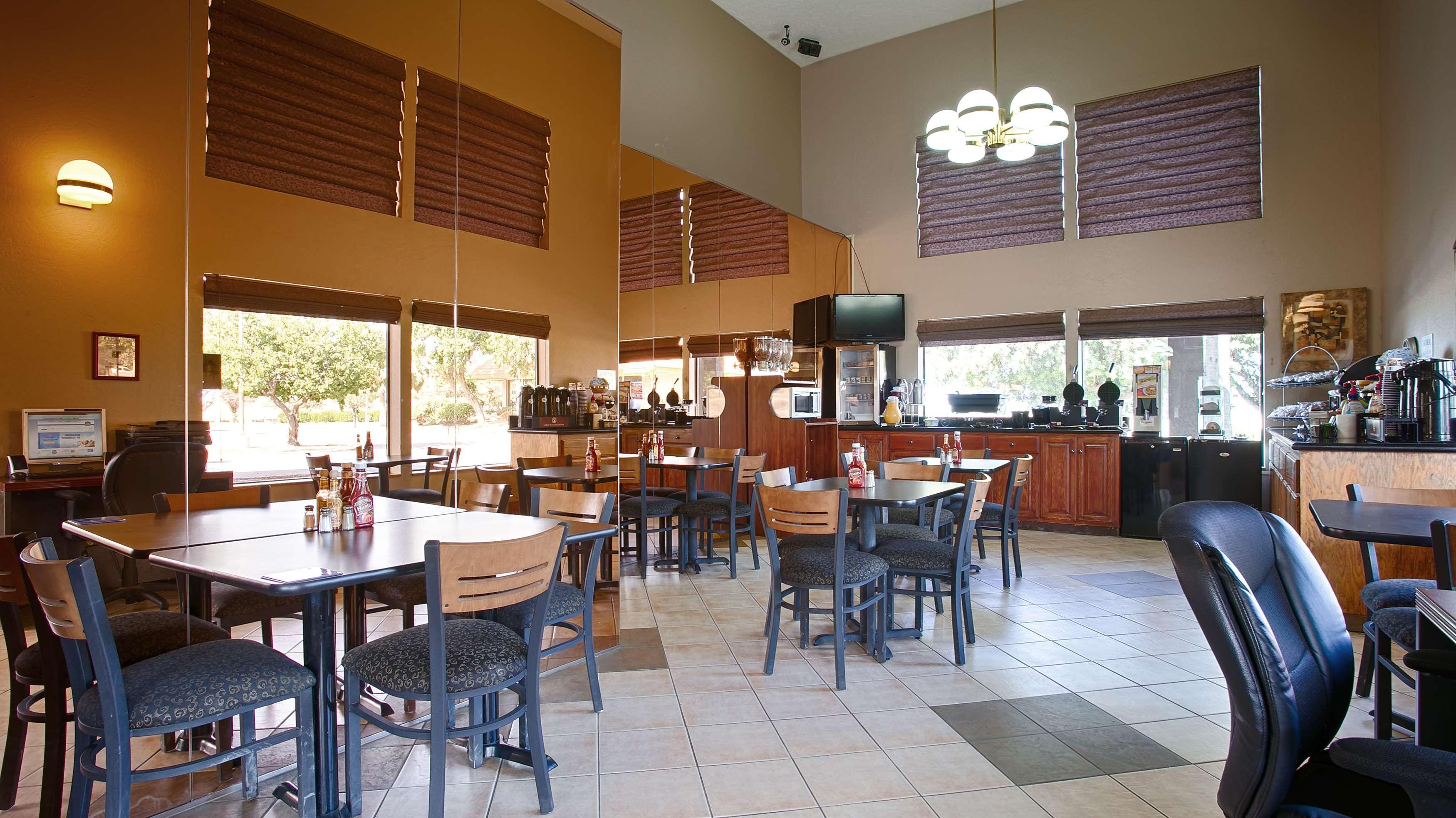 Best Western Apricot Inn Chaney Ranch Exterior photo